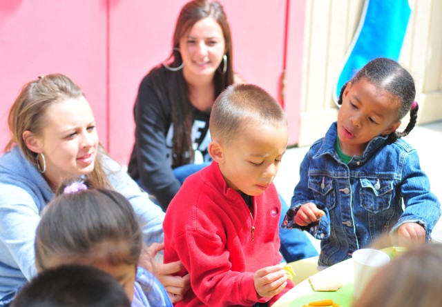 Presidio children celebrate moms