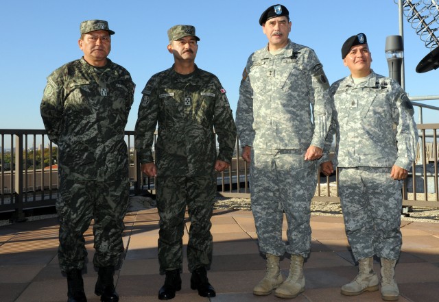 U.S. Army South hosts Peruvian Army Commander