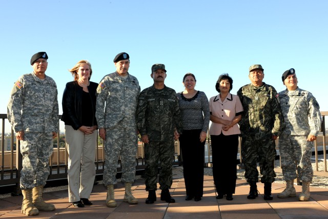 U.S. Army South hosts Peruvian Army Commander