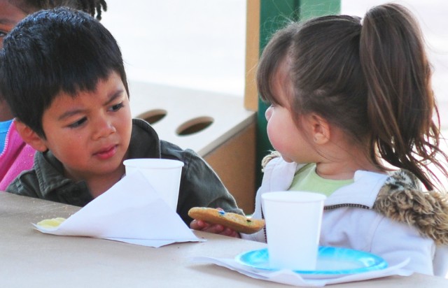 Presidio children celebrate moms