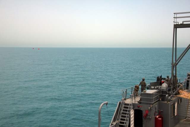 Desert Soldiers Train at Sea