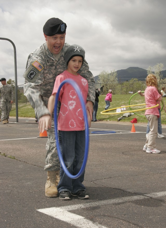 Mission connects Soldiers students