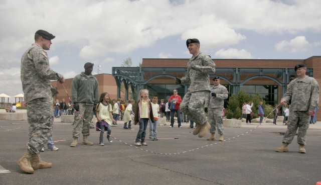 Mission connects Soldiers students