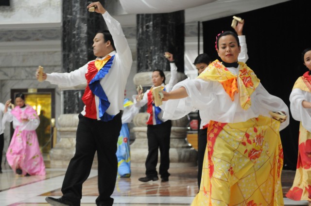 Asians, Pacific Islanders showcase culture, tradition