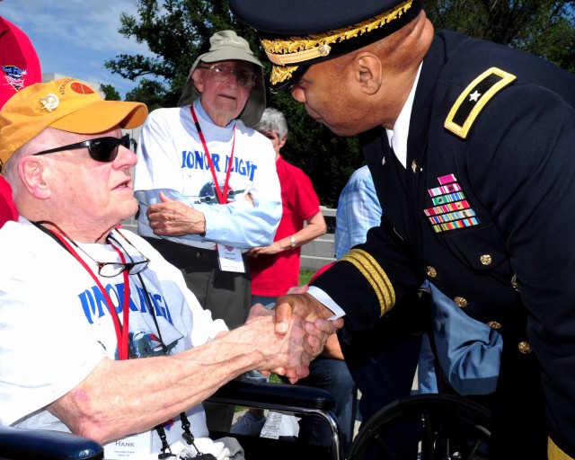 Jennings greets WWII veterans