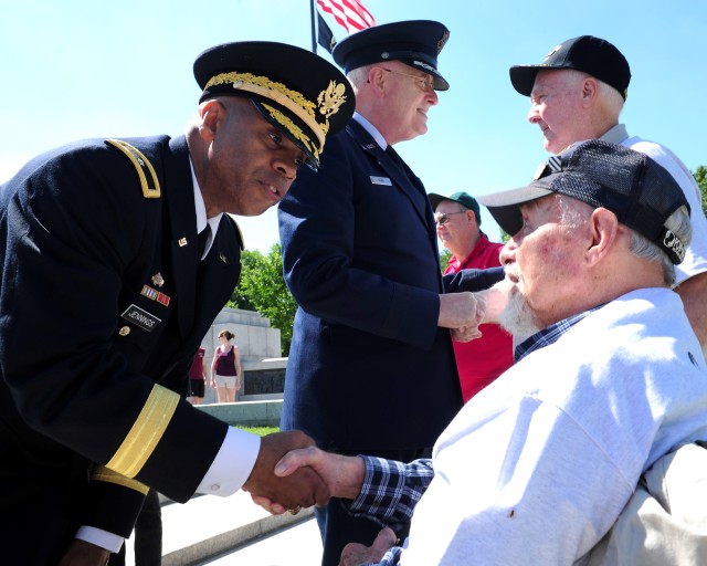 Jennings greets WWII veterans