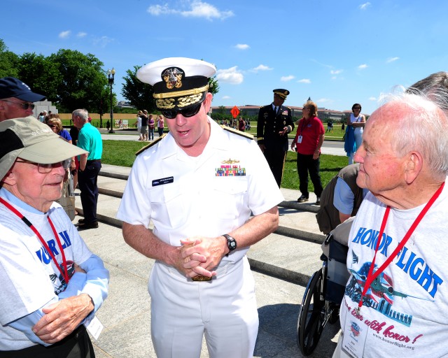 McManamon greets WWII veterans