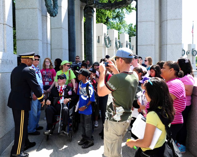 Jennings greets WWII veterans