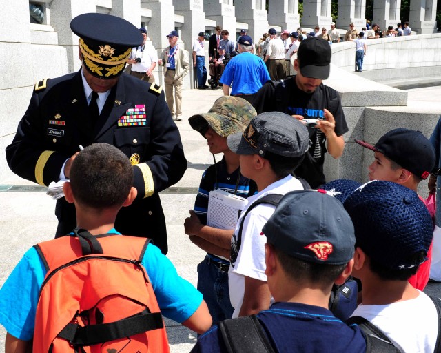 Jennings greets WWII veterans