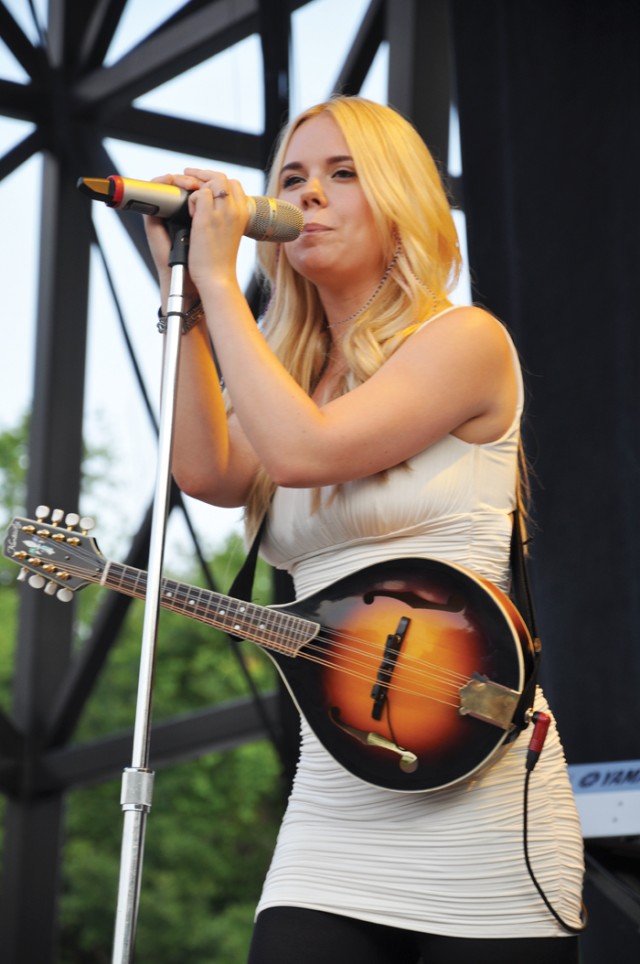 Gloriana performs