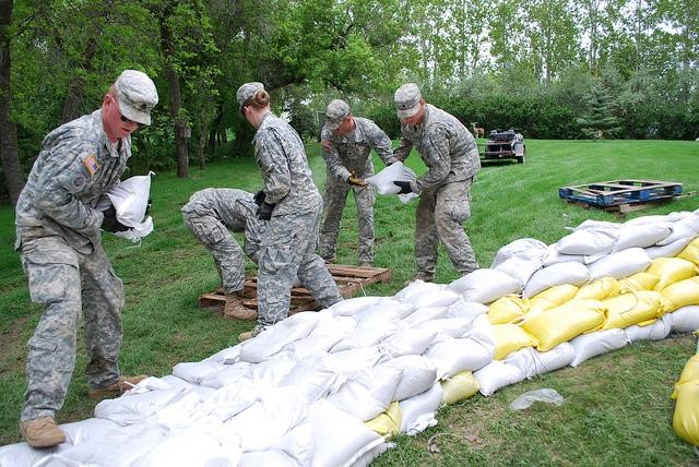 N.D. Soldiers build sandbag dike