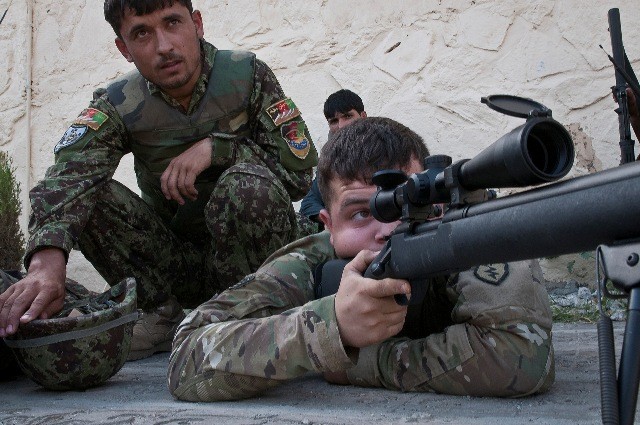 Infantryman teaches Afghan Soldiers marksmanship