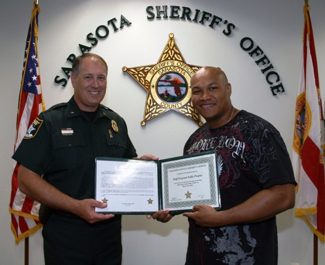 Sheriff Knight Presents Award to Bank Hero