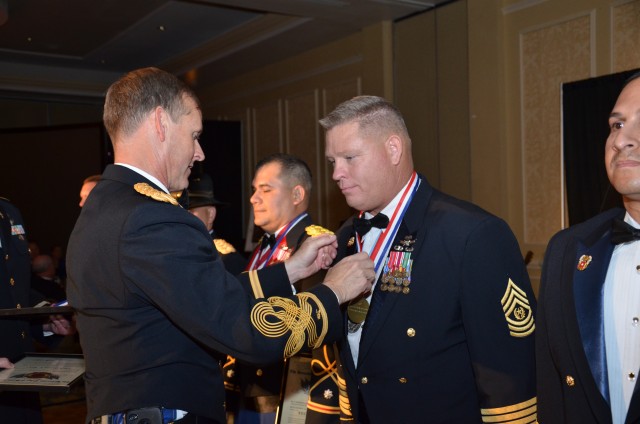 USASMDC/ARSTRAT Soldiers recieve Order of St. Dominic Medal