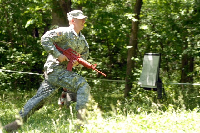 Fort Leavenworth selects top Soldier, NCO of Year