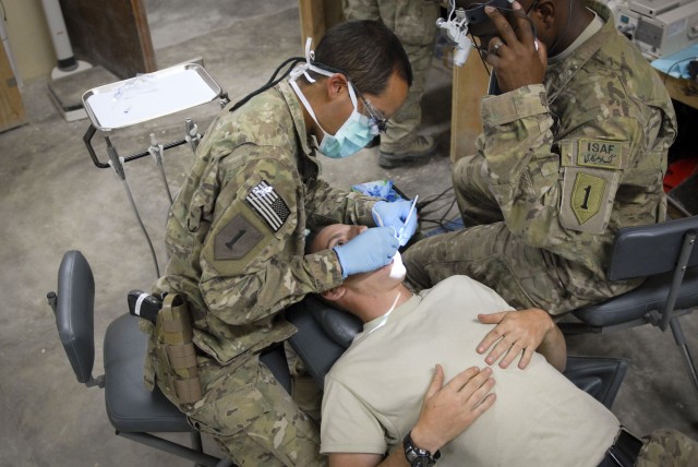 Mobile dentistry team keeps Soldiers combat ready