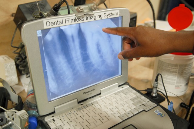 Mobile dentistry team keeps Soldiers combat ready
