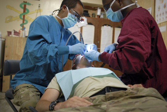 Mobile dentistry team keeps Soldiers combat ready
