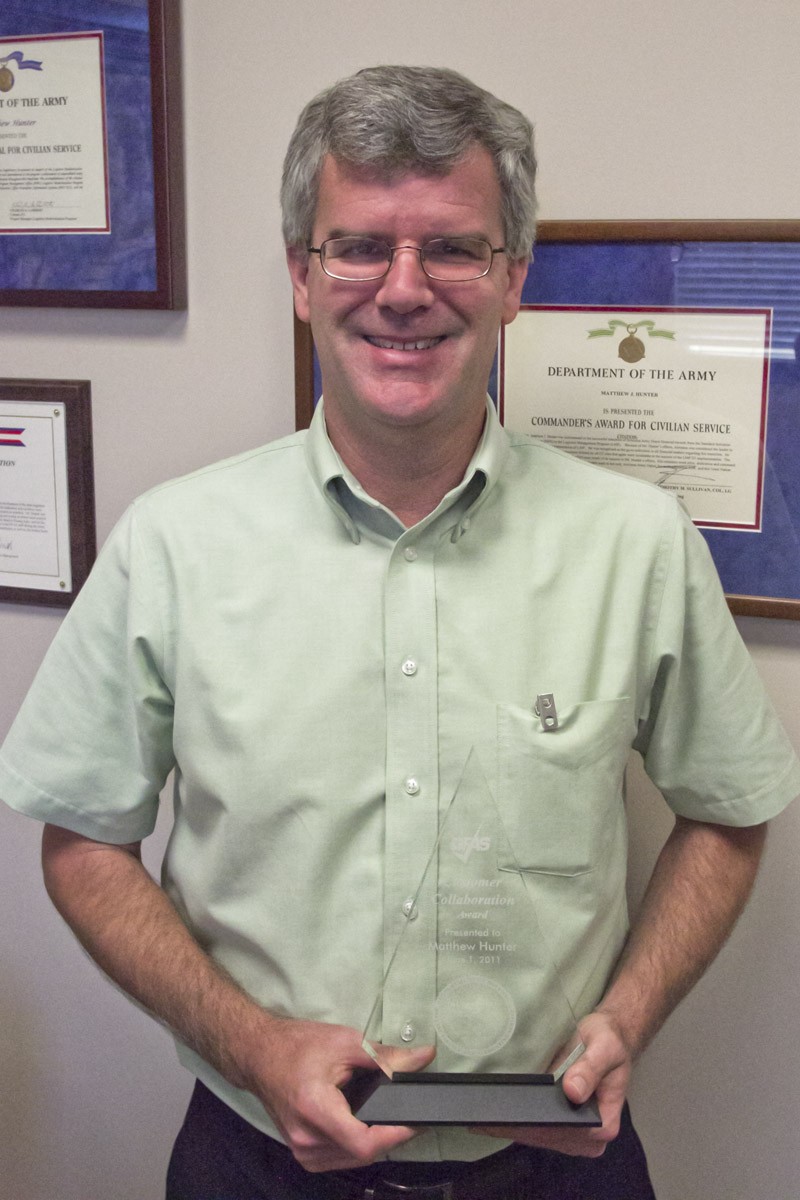 Hunter receives customer service award Article The United States Army