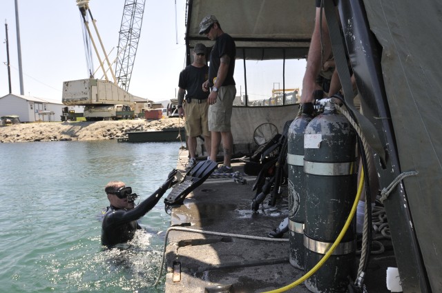 Army engineer divers conduct annual training exercise