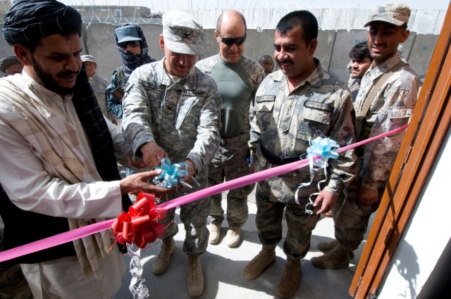 ISAF constructs new biometrics facility, improves security at Afghan border