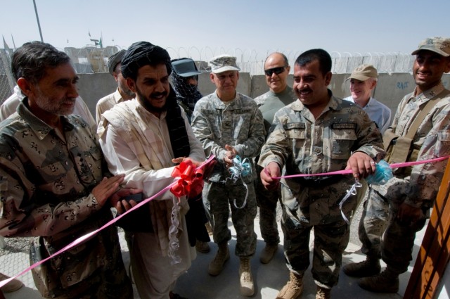 ISAF constructs new biometrics facility, improves security at Afghan border