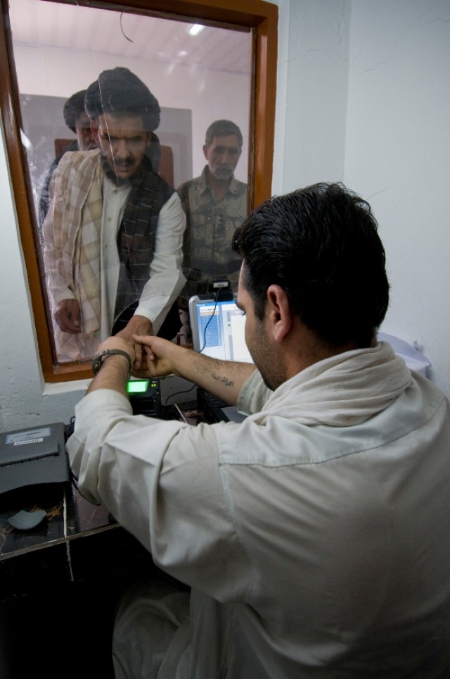 ISAF constructs new biometrics facility, improves security at Afghan border
