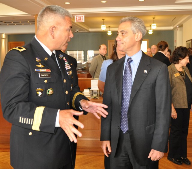 Major General John Campbell speaks with Chicago Mayor Rahm Emanuel