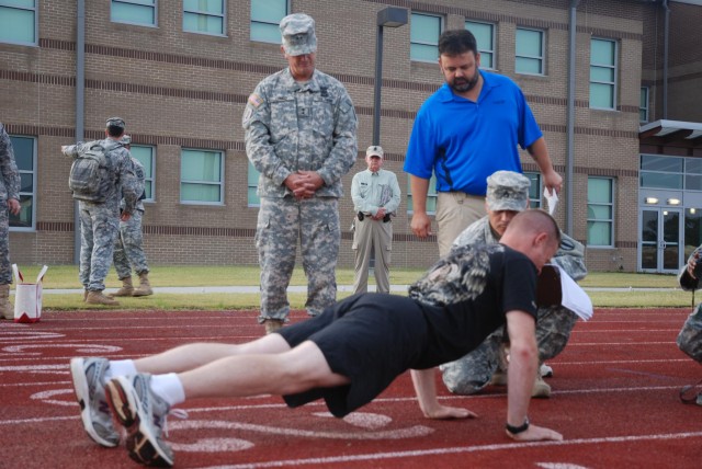 Drill sergeants demonstrate physical readiness | Article | The United ...