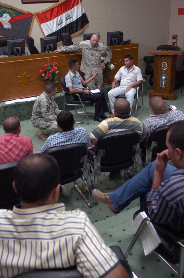 Iraqis learn critical behavioral health skills for care of soldiers