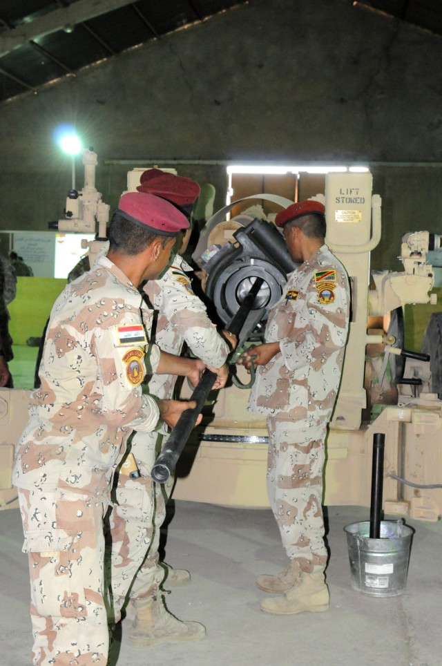 Iraqi soldiers start first iteration of field artillery training