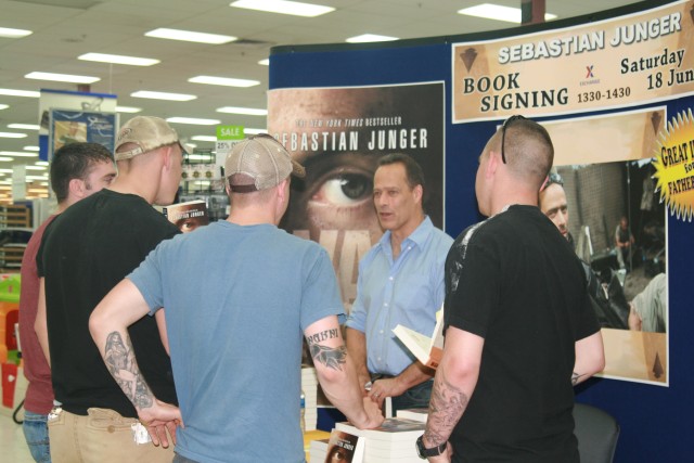 Junger meets, talks with fans