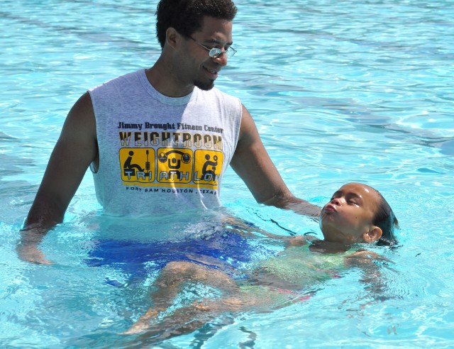 World's largest swimming lesson 1