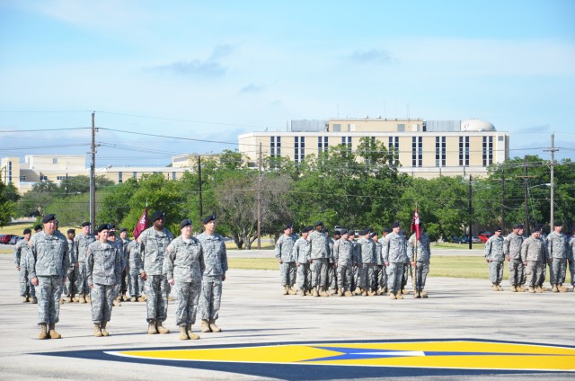 CRDAMC Soldiers proudly welcome new command team at ceremony