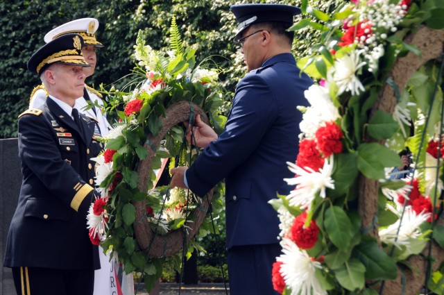 Koreans, Americans at war memorial, honor those lost in war