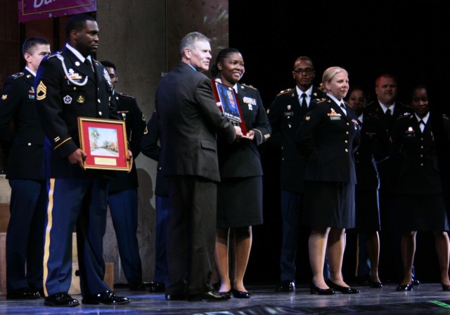 Soldier Show performs with carnival theme