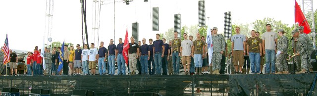 Future Service Members Take Oath of Enlistment