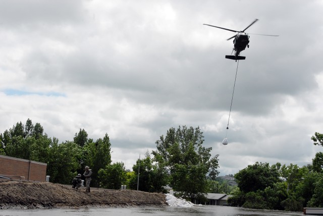 Black Hawk drops one-ton sand bags on levee to protect Minot school