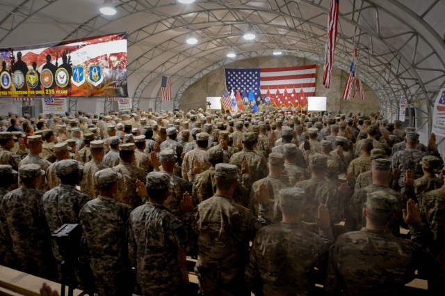 Gen. Petraeus celebrates Fourth of July at Kandahar Airfield