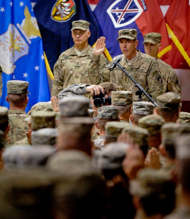 Gen. Petraeus celebrates Fourth of July at Kandahar Airfield