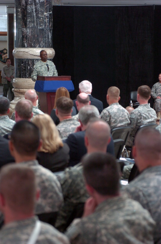 Service members become U.S. citizens in final Iraq ceremony