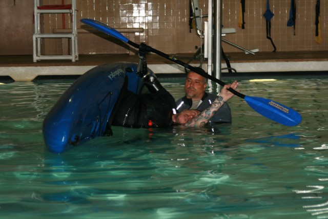 Soldier ovecomes injury to help others