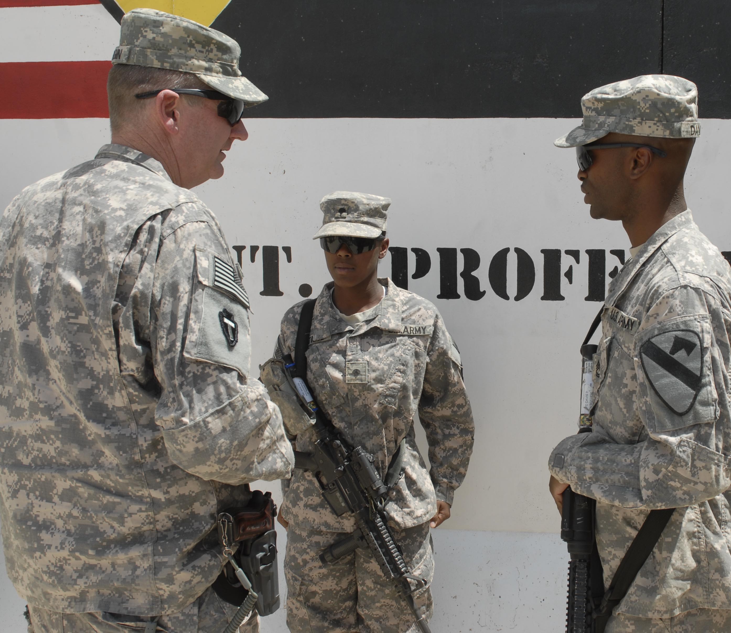 Maj. Gen. Spurgin presents coins to GREYWOLF Soldiers | Article | The ...