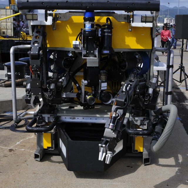 Remotely operated underwater munitions recovery system