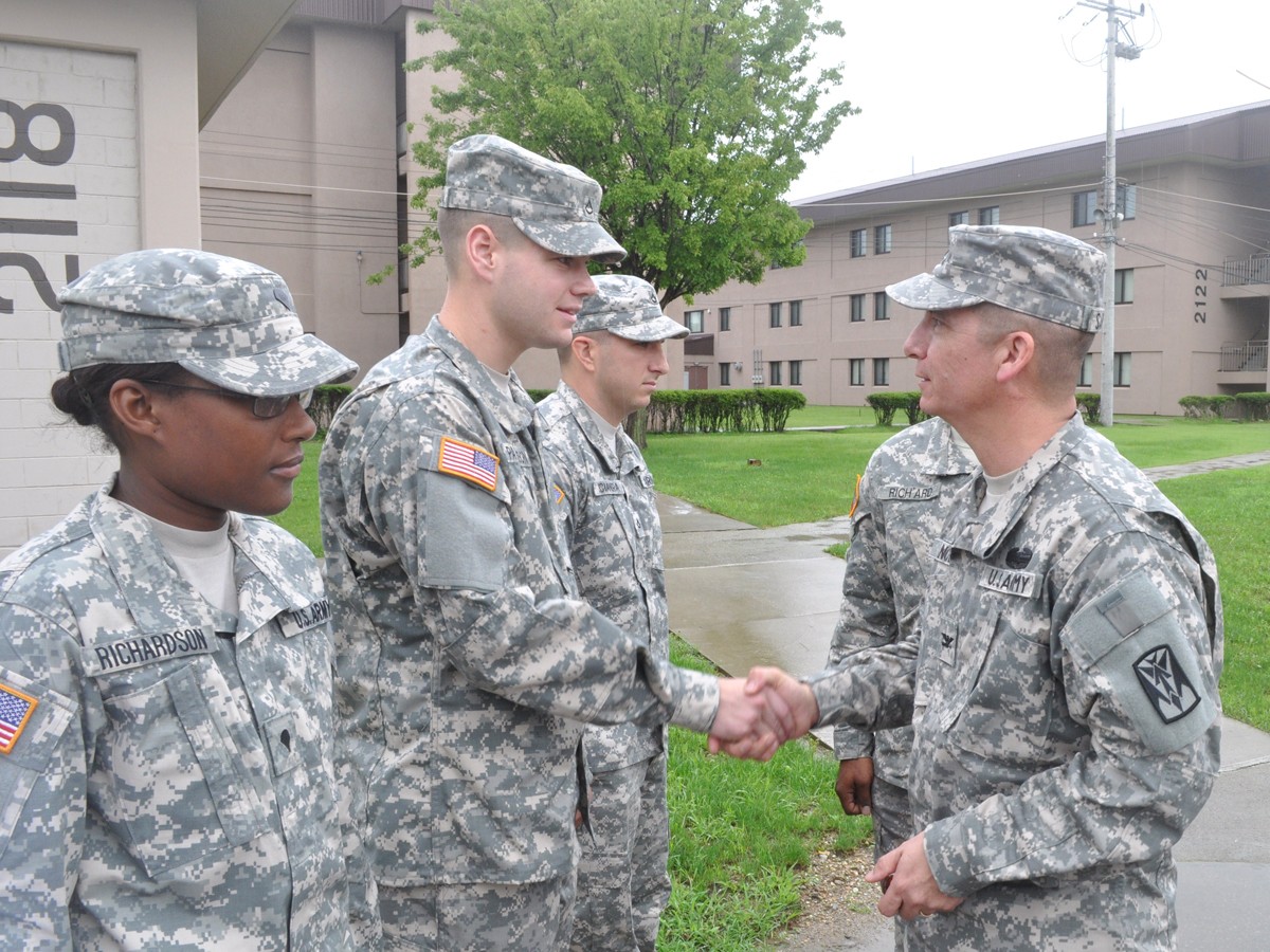 Battalion welcomes brigade commander to Suwon | Article | The 