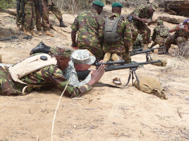 MG Hogg observes Kenya Army School of Infantry training