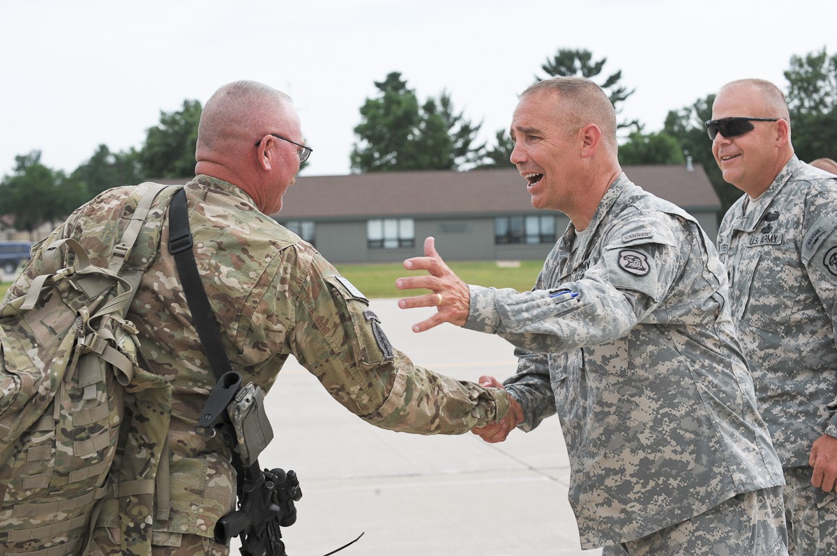 division-west-demobilizing-34th-id-soldiers-article-the-united