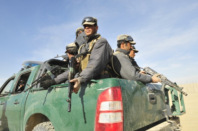 U.S. Soldiers, civilian contractors mentor Afghan Border Police in Spin Boldak
