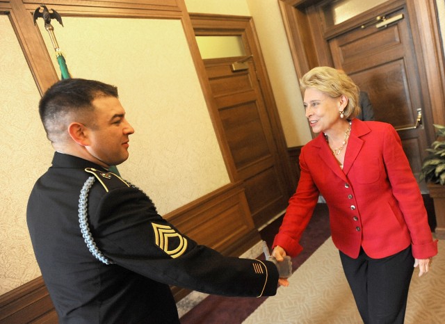 Petry visit with Gov. Gregoire 4