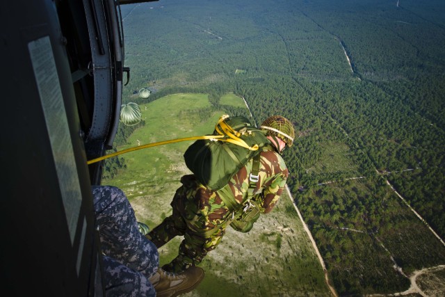 British reserve troops train with civil affairs troops at Fort Bragg